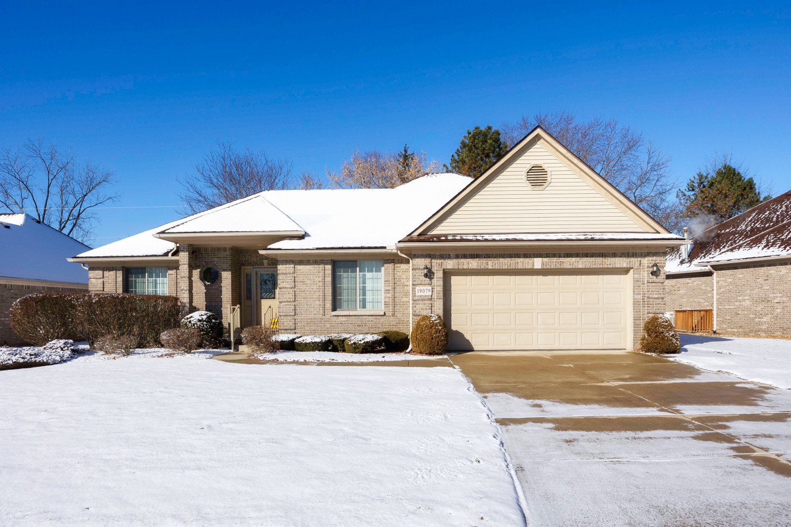 19079 19079 Shay Ct, Livonia, MI 48152