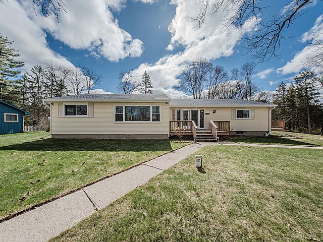 11685 Highridge Drive, Pinckney, MI 48169